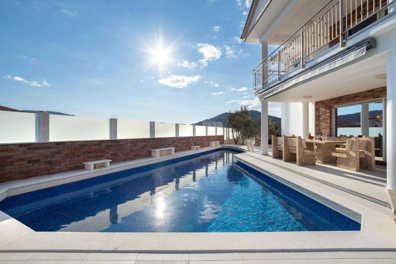 מרינה Luxury Villa Ivana מראה חיצוני תמונה